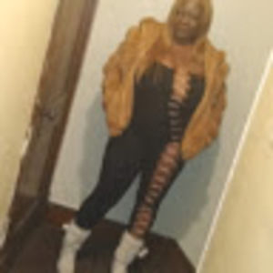 Meet your Posher, Monique